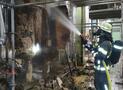 BRAND IN CHEMIEBETRIEB IN ARNSBERG-BRUCHHAUSEN - SCHNELLES EINGREIFEN DER FEUERWEHR VERHINDERT AUSBREITUNG