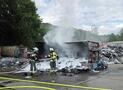 Brand in Recyclingbetrieb - Starke Rauchentwicklung, ein Mitarbeiter verletzt
