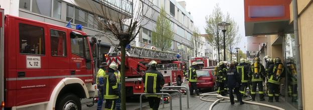Feuerwehr rettet Hausbewohner bei Kellerbrand in Neheim