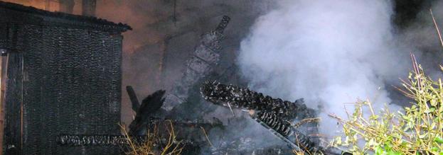 Gartenhütte in Arnsberg durch Brand zerstört