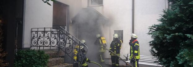 Großeinsatz bei Wohnungsbrand in Arnsberg-Müschede