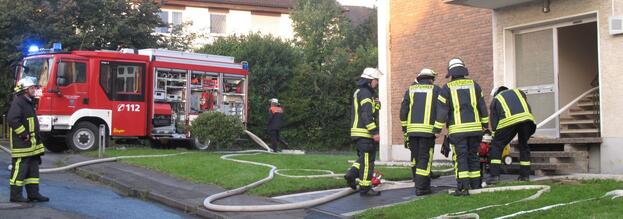 Kellerbrand in Wohnhaus und Fehlalarm in Flüchtlingsunterkunft