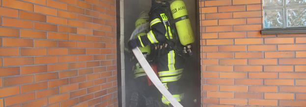 Wennigloher Feuerwehr übt mit Einheiten aus Moers und Sundern
