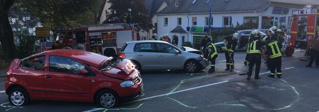 6 Verletzte bei schwerem Verkehrsunfall in Hoppecke