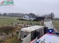 Dramatische Tierrettung: Feuerwehr befreit eingeschlossene Schweine aus umgekipptem LKW-Anhänger