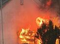 Brand einer Gasflasche greift auf Reihenhaus über.