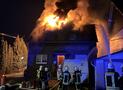 Dachstuhlbrand mit Menschenleben in Gefahr