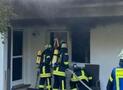 Akku-Ladegerät fängt Feuer: Feuerwehr löscht Brand in Antfeld
