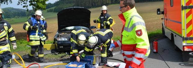 Verkehrsunfall mit zwei Verletzten – Rettungshubschrauber im Einsatz