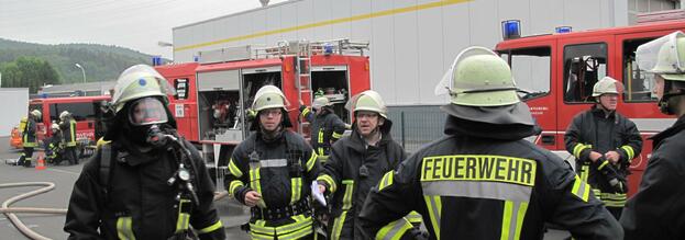 Brand und Verpuffung in Autowerkstatt in Bruchhausen