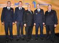 Die Arnsberger Delegation mit DFV-Präsident Hans-Peter Kröger und dem Ehrenvorsitzenden des Verbandes der Feuerwehren in NRW, Dr. Klaus Schneider.