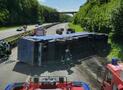 Lkw kippt auf A44 um