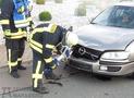 Verkehrsunfall mit PKW: Feuerwehr rettet zwei Schwerverletzte; Realitätsnahe Einsatzübung der Feuerwehren aus Fürstenberg und Essentho 