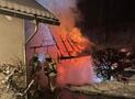 Schuppenbrand in Brunskappel greift auf Garage über: Feuerwehr verhindert Schlimmeres