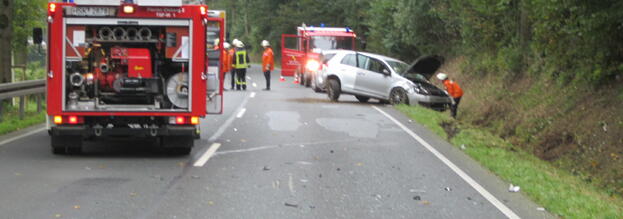 Zusammenstoß mit Gegenverkehr 3 verletzten Personen. 