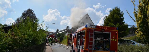 Gebäudebrand mit hohem Sachschaden 