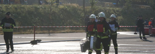 Leistungsnachweis der HSK Feuerwehren in Niederberndorf ein Erfolg