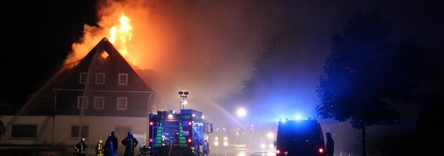 Dachstuhlbrand in einem ehem. Hotel in Winterberg-Altastenberg